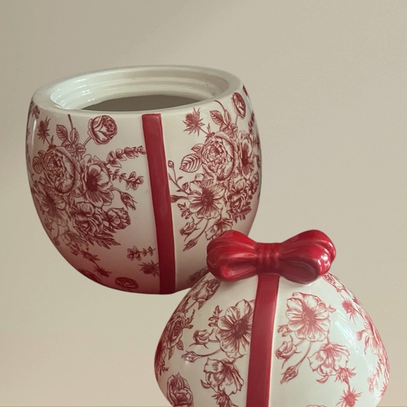 Harry Slatkin HomeWorx Caramic Egg Shape Candle Holder and cookie jar. - Picture 4 of 6